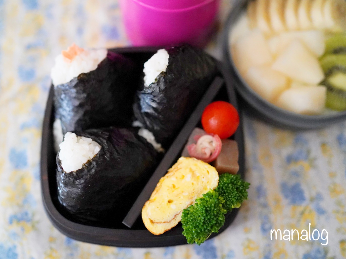 【おにぎり】　　　 ◆硯3点 連続3日目のぼんご風のおにぎりお弁当（鮭・胡麻昆布・のり